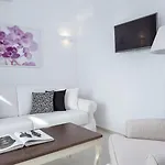 Hotel apartamentowy Colours Of Mykonos Luxury Residences & 4*