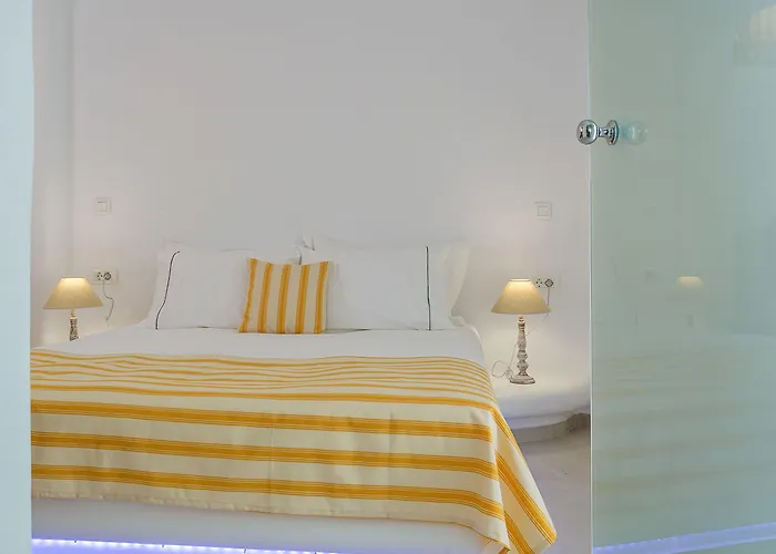 Colours Of Mykonos Luxury Residences & Апарт-отель Псароу